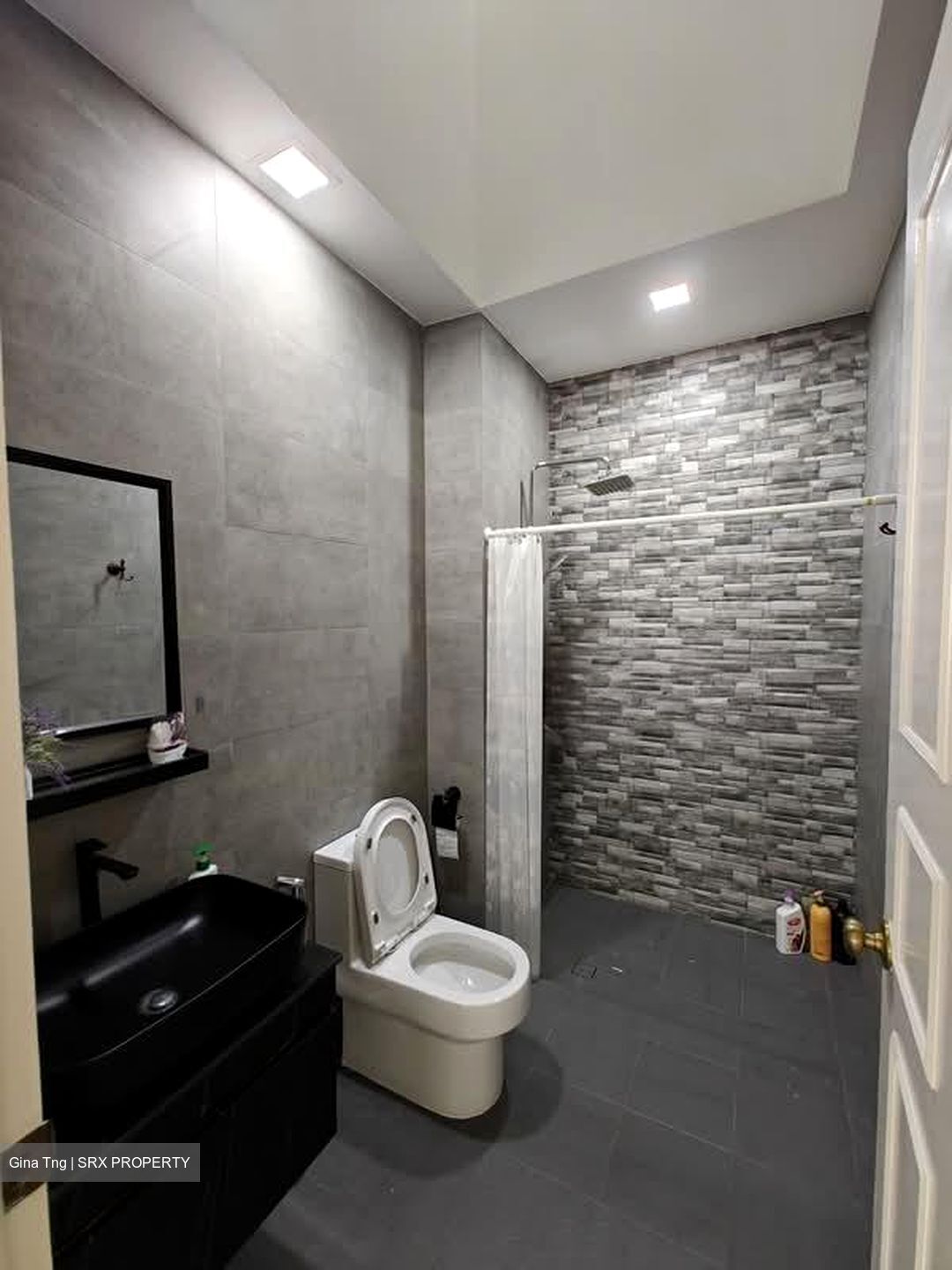 Eastwood Walk Gardens (D16), Terrace #565281801